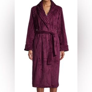 Secret Treasures Burgundy Plush Robe Woman’s Size 2X (18W-20W) Plus Size